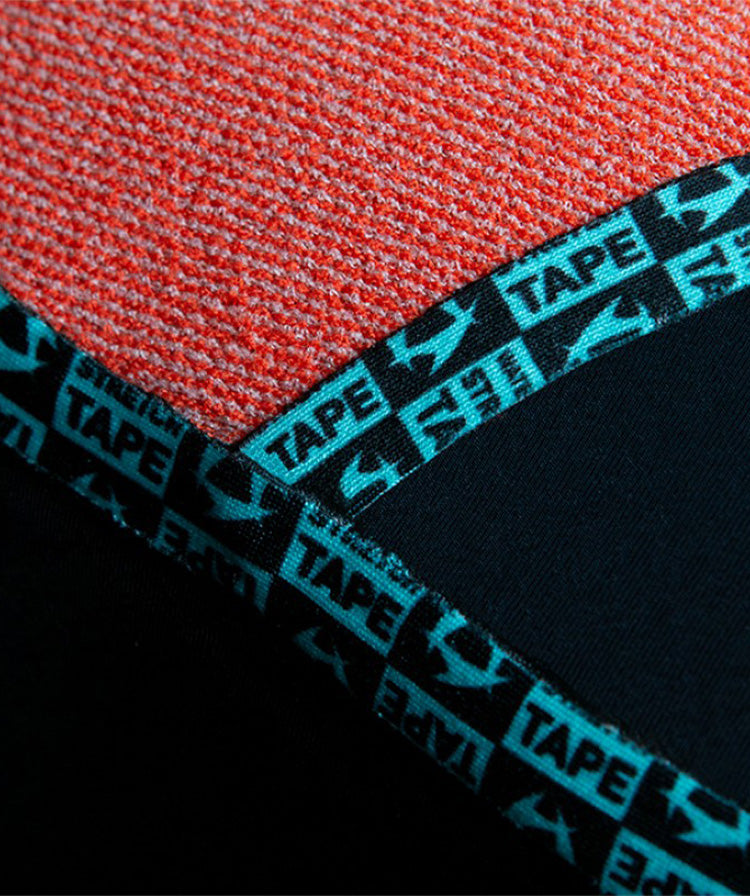 <p>Waterproof stretch taping 100%</p>